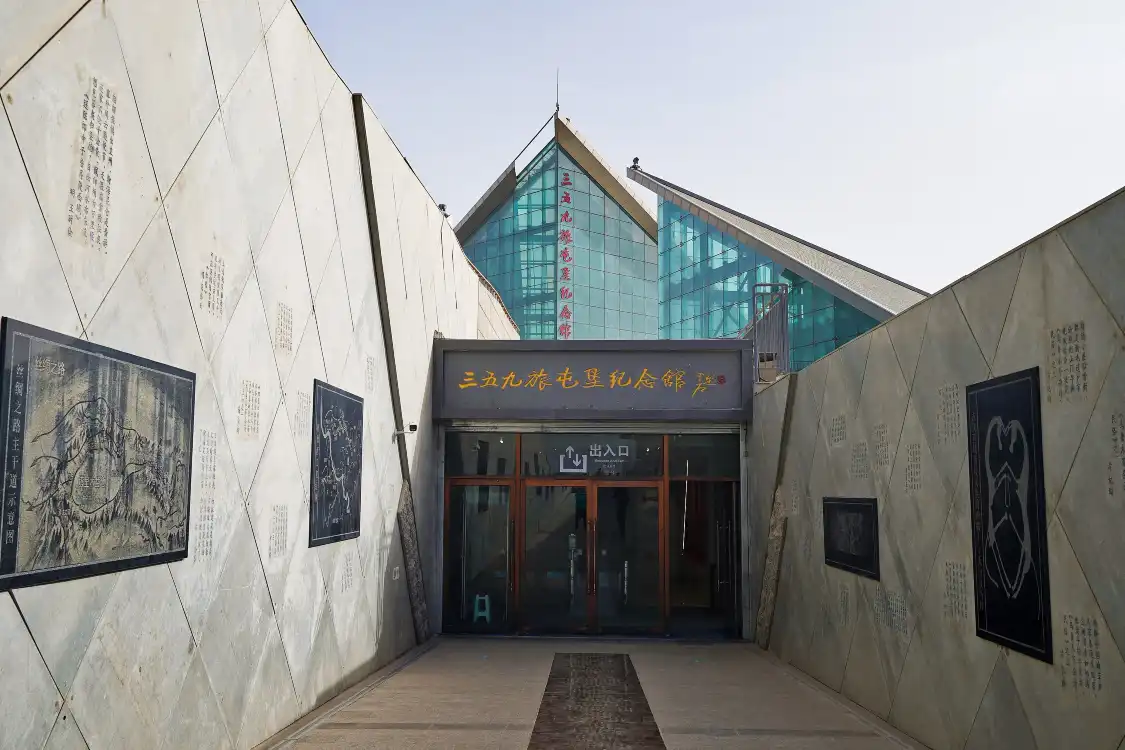 Hotels near Sanwujiulvtunken Memorial Hall