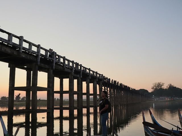 미얀마 만달레이 우베인 다리의 일몰