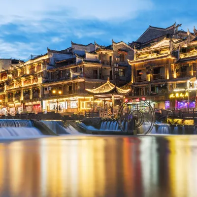 Shibadong Cliff Hotel