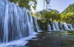 Jianzhuhai Waterfall