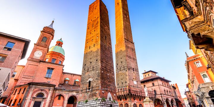 The Two Towers: Garisenda and Asinelli