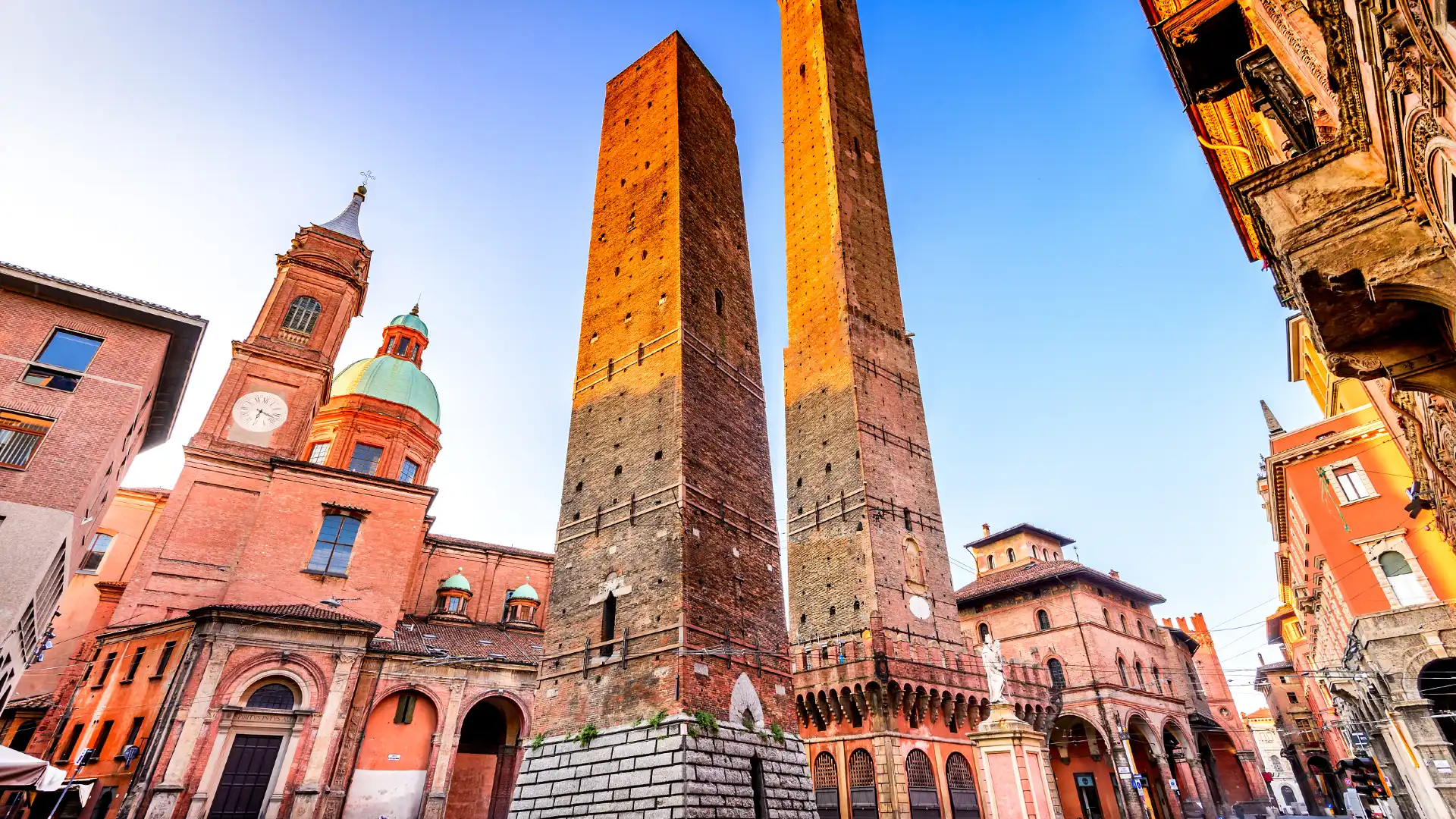 Hotels near The Two Towers: Garisenda and Asinelli