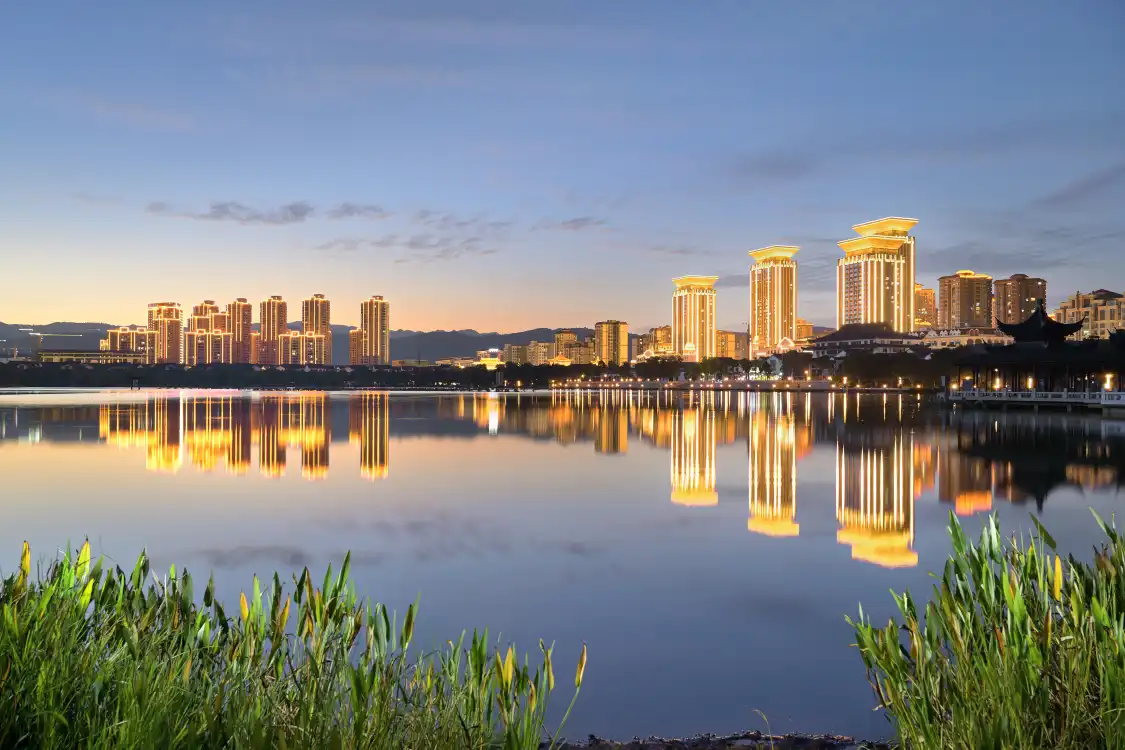 Hotels near Honghe Nativeland