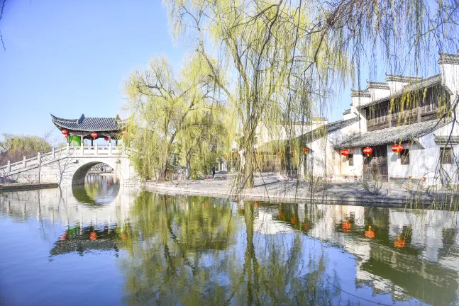 Отели с услугой бассейном в г. Линьи