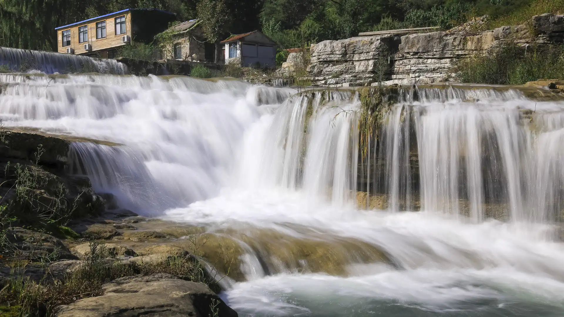 Hotels near Ezhuang Pubu Qun Sceneic Area