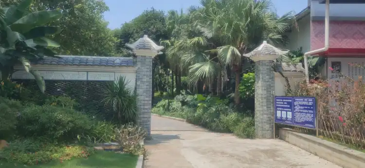 Hotels near Lianhua Park