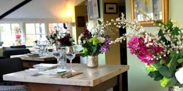 The Crown Burchetts Green