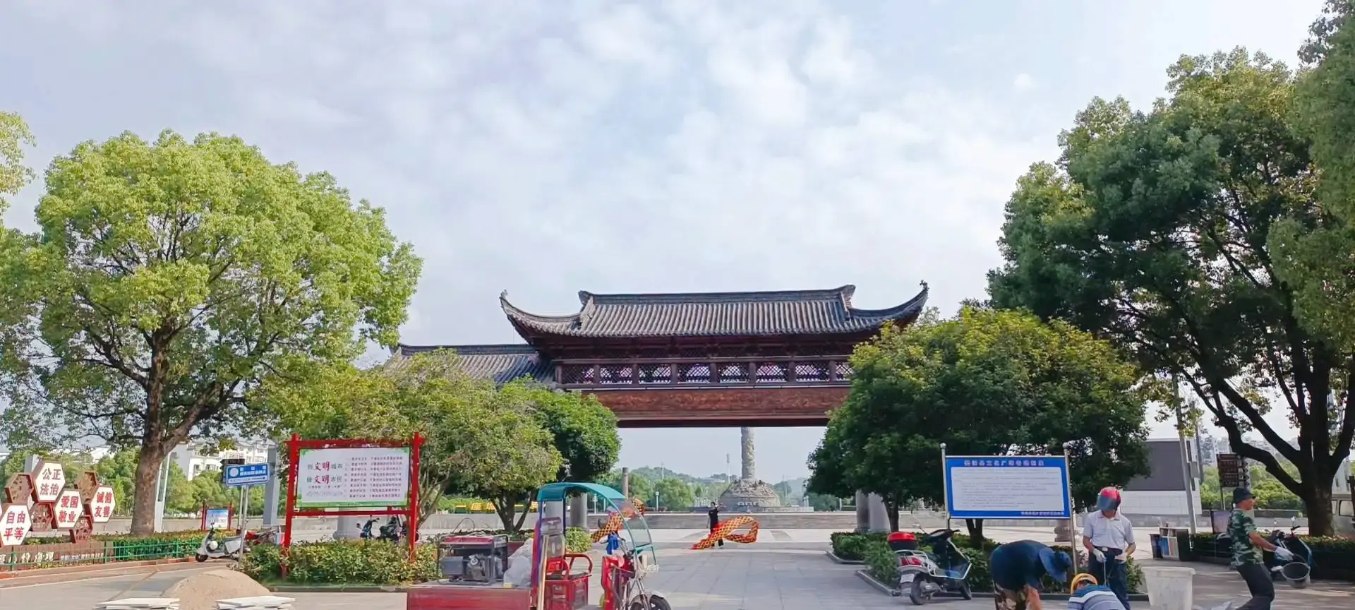 Hotels near Wuyuan Cultural Square