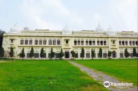 鄰近Lucknow University的酒店