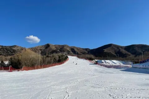 何家溝滑雪場