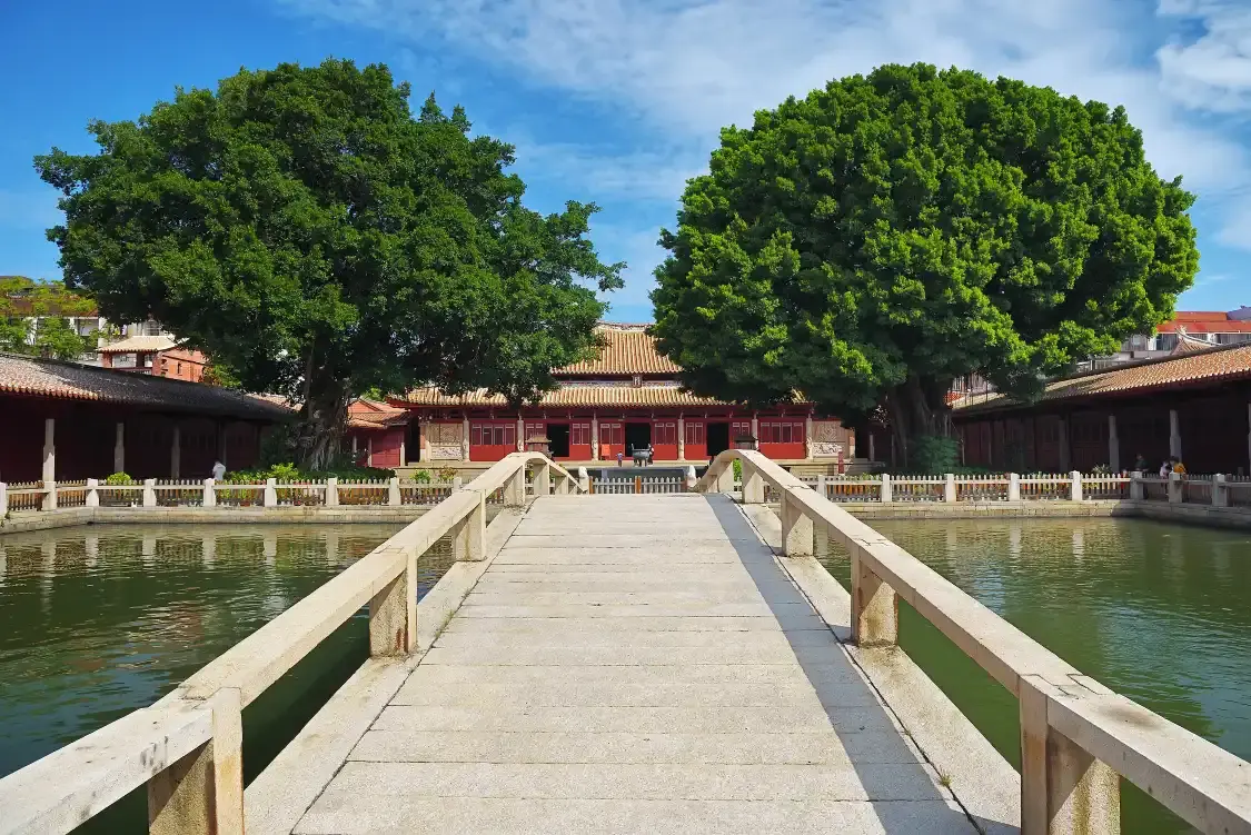 Hotels near Quanzhou Confucian Temple