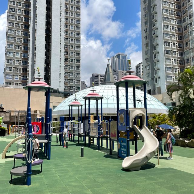 【 空中花園上的太空樂園 】 