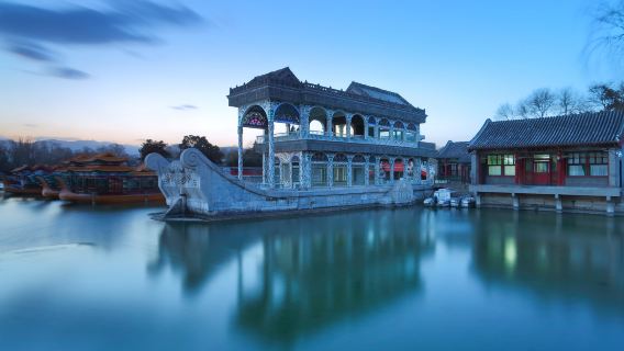 Istana Musim Panas - Pemandu pemandu wisata Bermerek: pemandu wisata penjelasan / sesi sore sesi pagi / Sore / Paket Kelompok Kecil Tersedia / Headset Nirkabel Termasuk - tiket masuk Tidak Termasuk