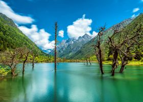 Hotels near Mount Siguniang