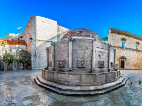 第一分局忠二路派出所附近住宿