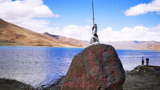 到西藏的游客，只要时间允许，都会到称为圣湖的羊卓雍错湖游览。