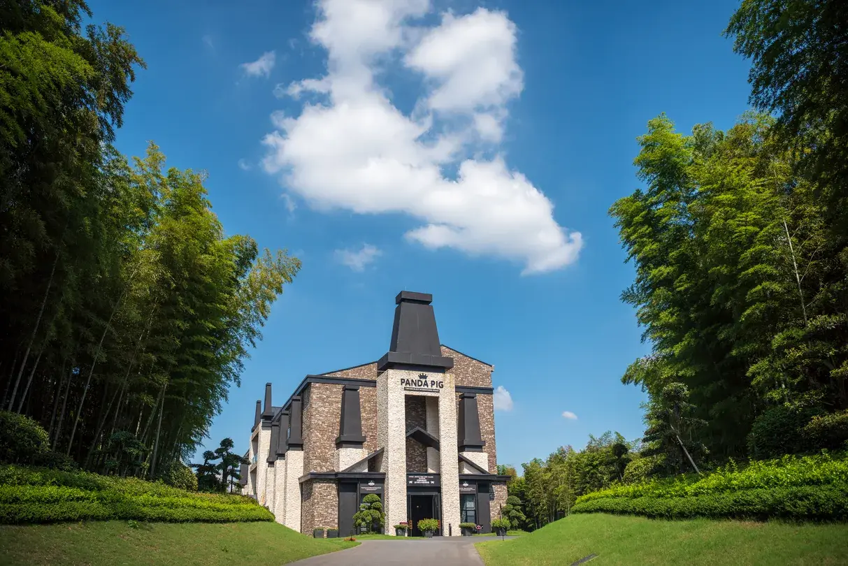 5_Panda Pig Two End Black International Ranch