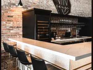 Vin Rouge Wine Bar & Tasting Room