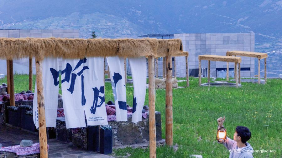 四姑娘山·天空之城悬崖酒店·听风藏餐吧