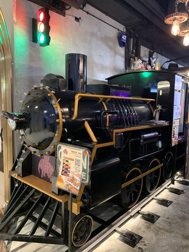 《火車頭特色泰國菜》