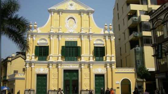 1929年，天主教澳門教區主敎批准把花地瑪聖母像供奉在玫瑰聖