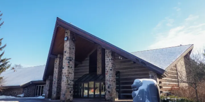 麥麥克加拿大藝術館