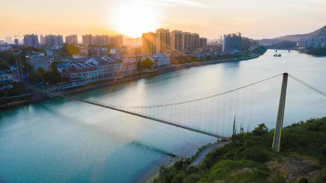 Hotels near Dongjiang Suspension Bridge