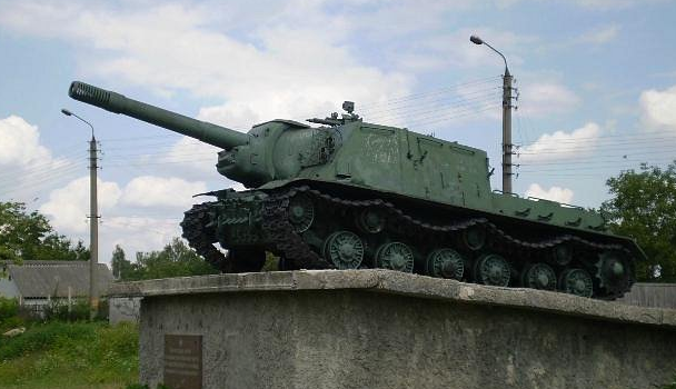 Isu-152 Tank Monument