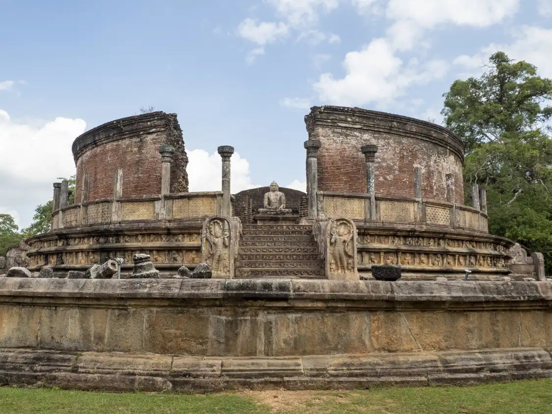 Hotels near Vatadage