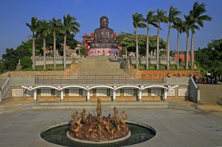Hotel dekat Baguashan Dafuo Scenic Area