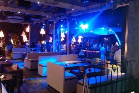 Flo Lounge Bar