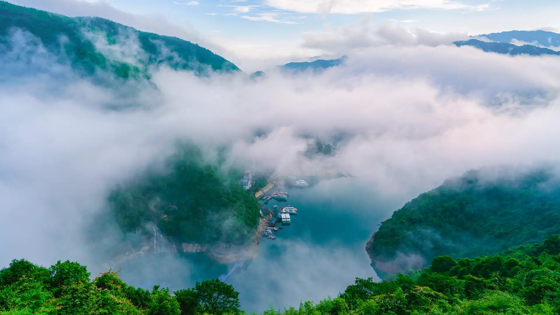 Hotels near Longjing Valley
