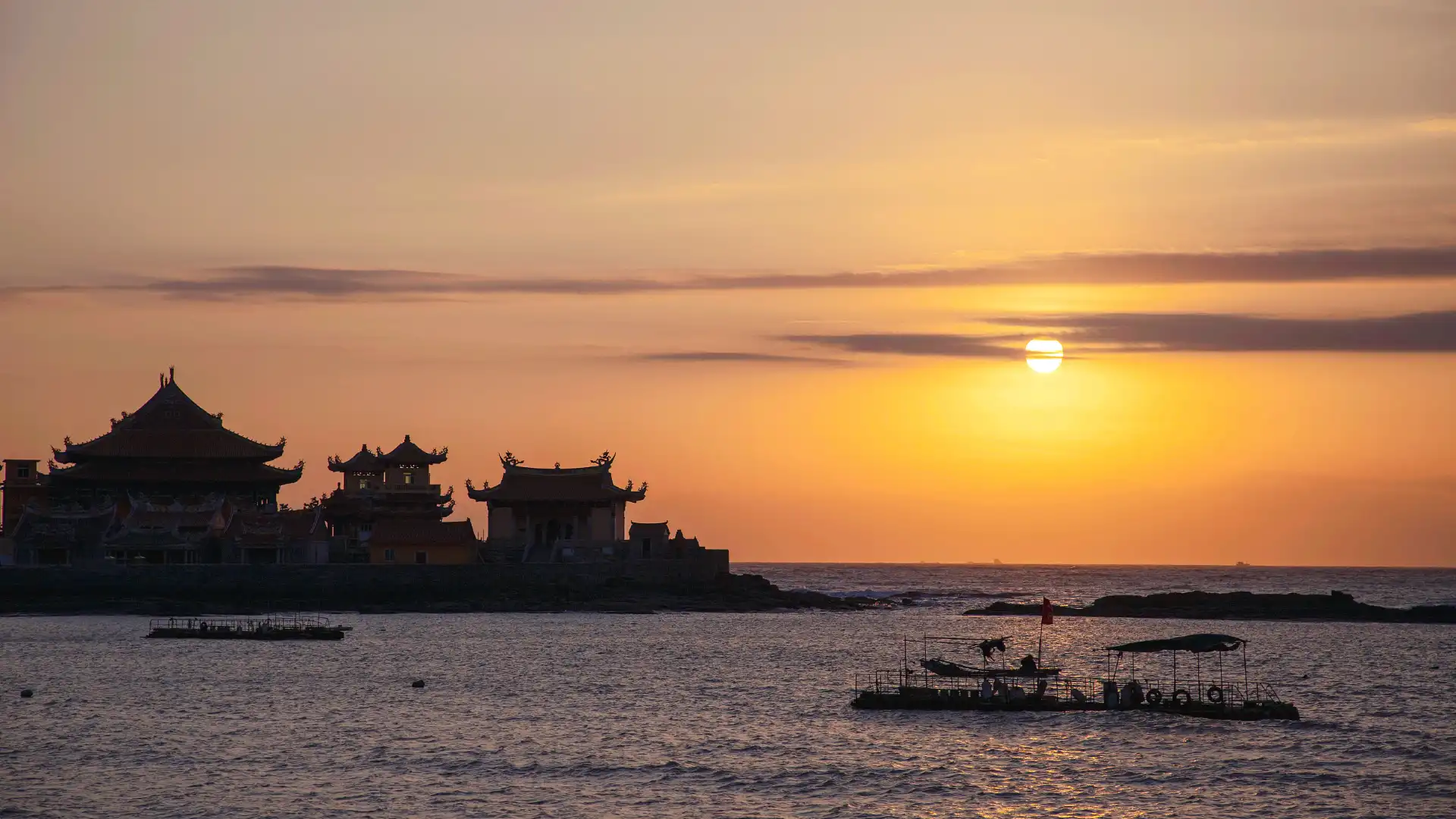 Hotels near Shishi Gold Coast