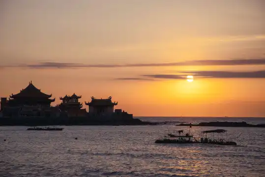 Hotels near Shishi Gold Coast