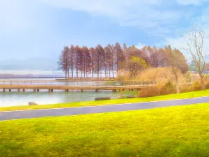 Dongqian Lake