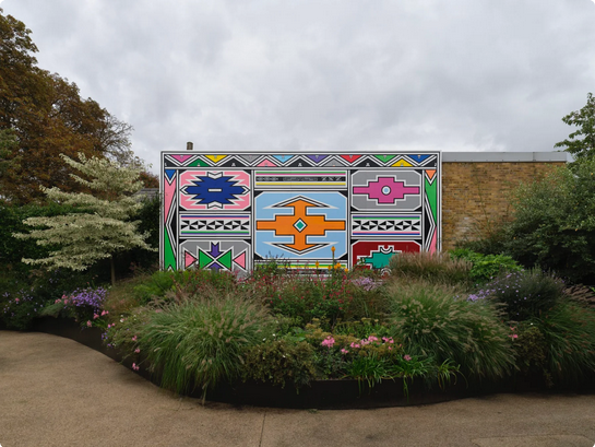 《埃絲特·馬蘭古：人就是人》展覽 | Serpentine North Gallery