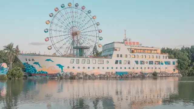 Hotels near Zuohai Park