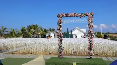 10,000 Roses Cafe & More in 宿霧