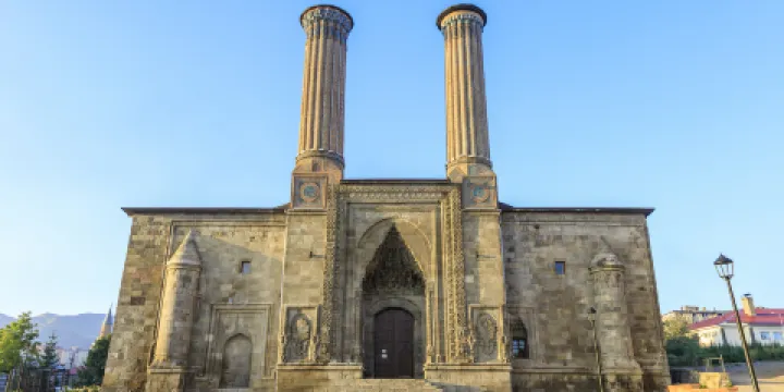 雙尖塔伊斯蘭學校