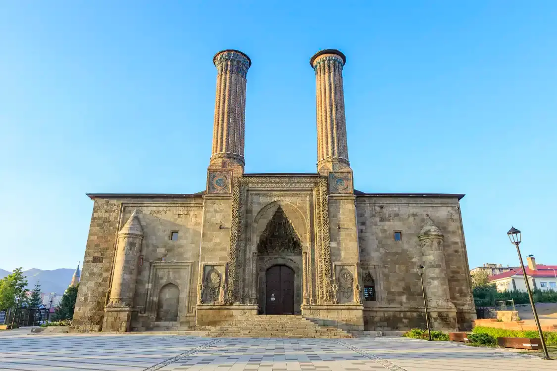 Hotel in zona Double Minaret Madrasa