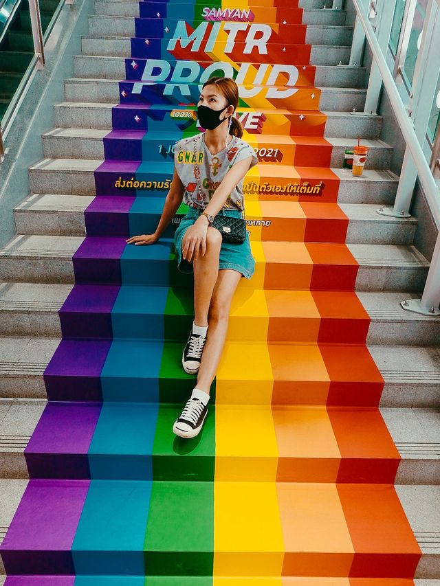 มุมถ่ายรูปสายรุ้งเก๋ๆที่สามย่านมิตรทาวน์
