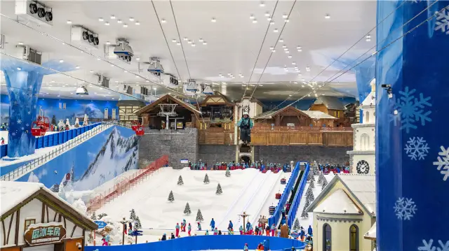 Indoor Skiing in Changsha