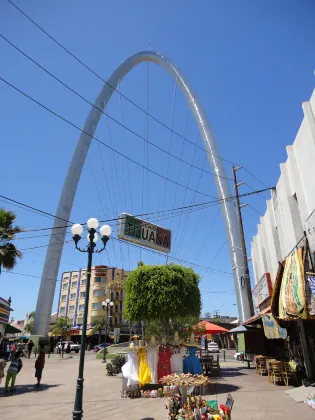 Hotel di Tijuana Dengan Bar