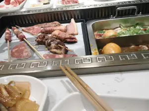 小肥牛自助火鍋烤肉店