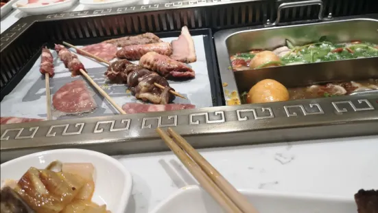 小肥牛自助火鍋烤肉店