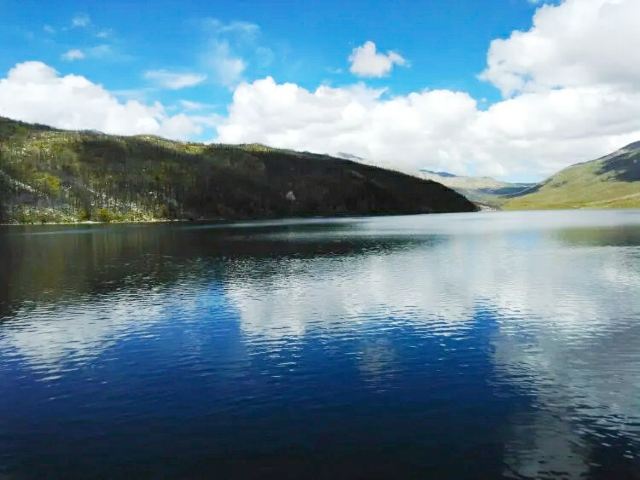 思金拉錯湖