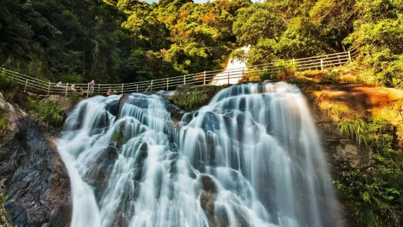 玩水避暑