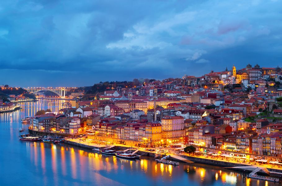 Ushant to Porto Flights