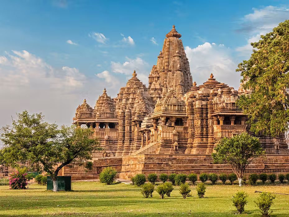 ${{cityDName}} to Khajuraho Flights
