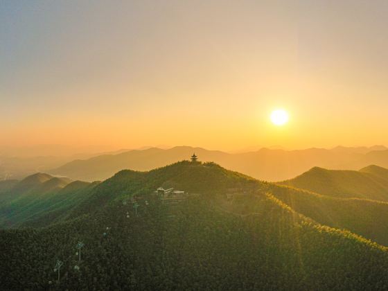 First Peak in Sountern Jiangsu, Yixing Zhuhai Scenic Area